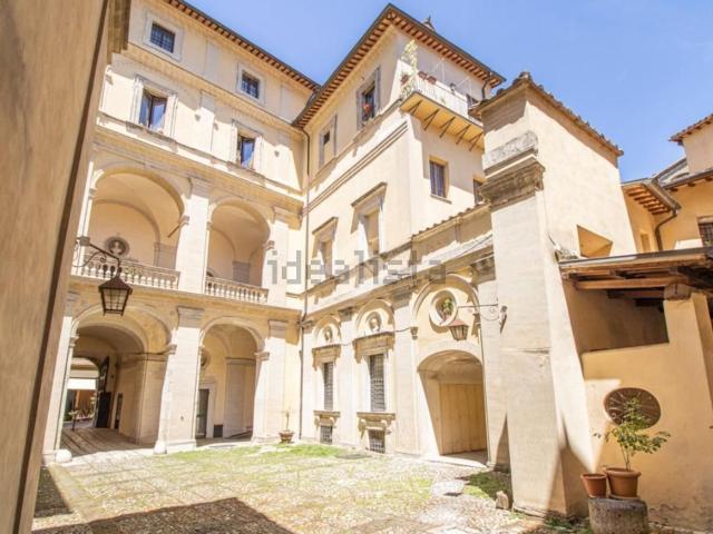 Appartamento in vendita di 365 m² in Via Roma, 57