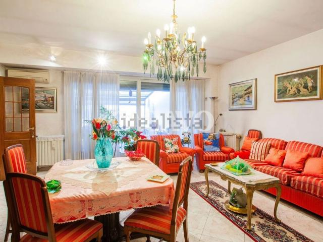Appartamento in vendita di 365 m² in Viale Toscana, 27