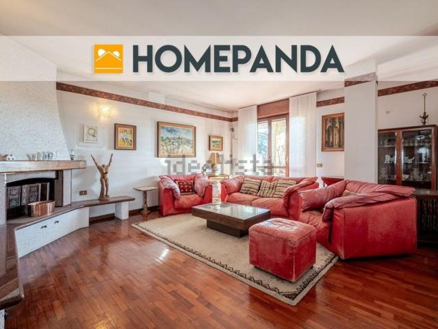 Appartamento in vendita di 366 m² in Via Eugenio Montale