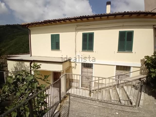 Appartamento in vendita di 370 m² in Via del Monte