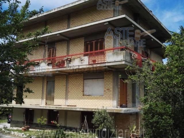 Appartamento in vendita di 370 m² in Via della Provincia, 17