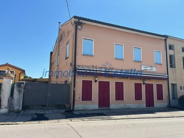 Appartamento in vendita di 370 m² in Via IV Novembre, 62