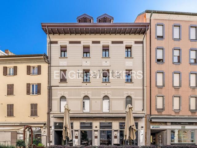 Appartamento in vendita di 370 m² in Via Paolo Carcano
