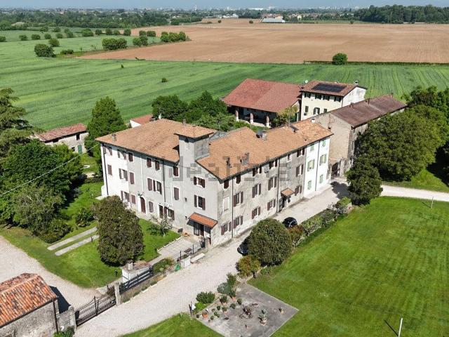 Appartamento in vendita di 370 m² in Località Pampaluna