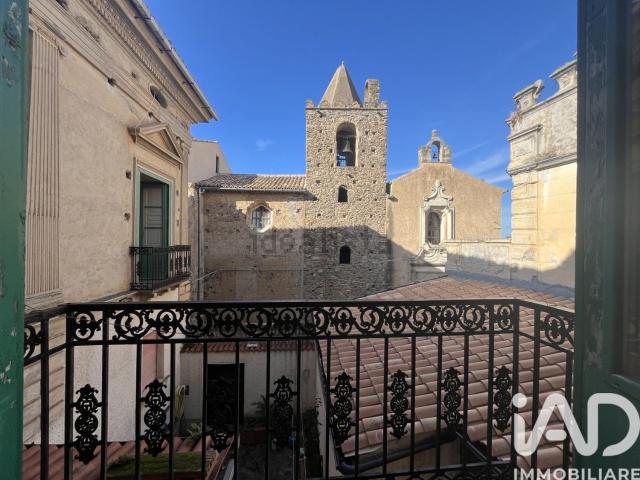 Appartamento in vendita di 371 m² in Via Indipendenza