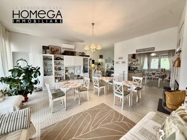 Appartamento in vendita di 378 m² in Via Antonio Bertoloni, 29