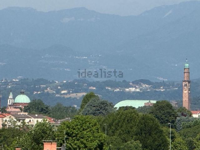 Appartamento in vendita di 380 m² in Strada del Megiaro, 1