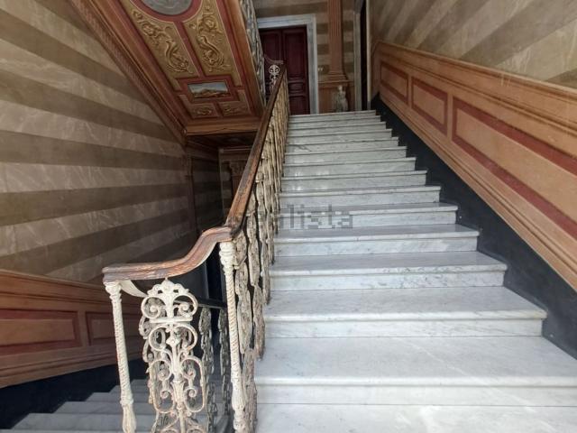 Appartamento in vendita di 382 m² in Via Roma