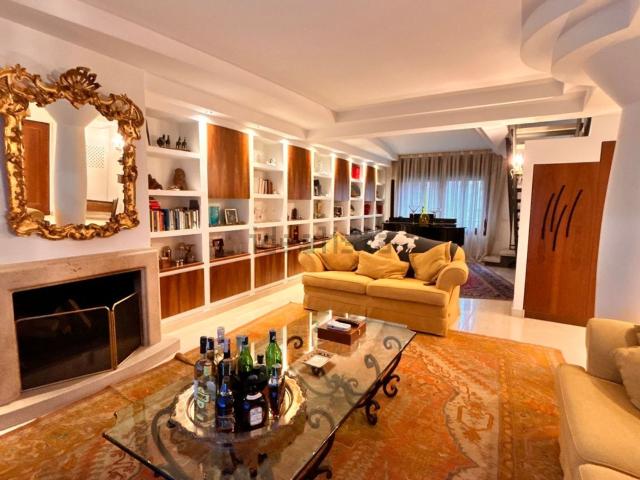 Appartamento in vendita di 382 m² in Via Rampa Cavalcavia, 1