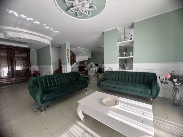Appartamento in vendita di 383 m² in Via degli Oleandri, 40