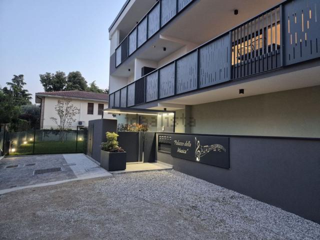 Appartamento in vendita di 385 m² in Via Leonardo Emo Capodilista
