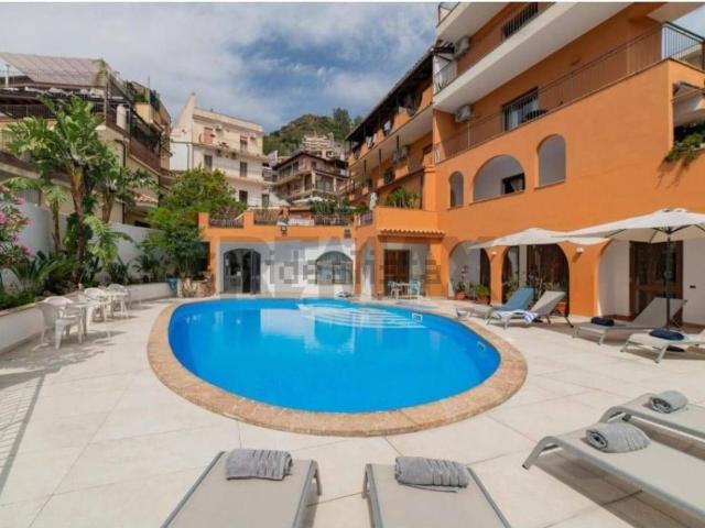 Appartamento in vendita di 386 m² in Traversa A di Via Gaetano Martino, 2