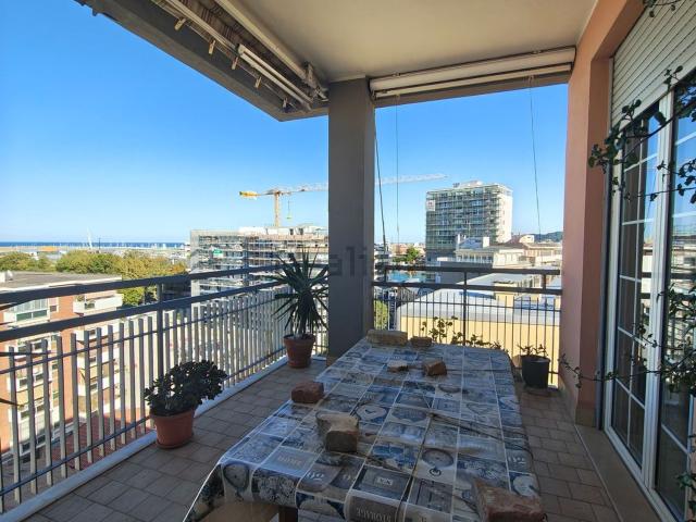 Appartamento in vendita di 390 m² in Via Lazio, 46
