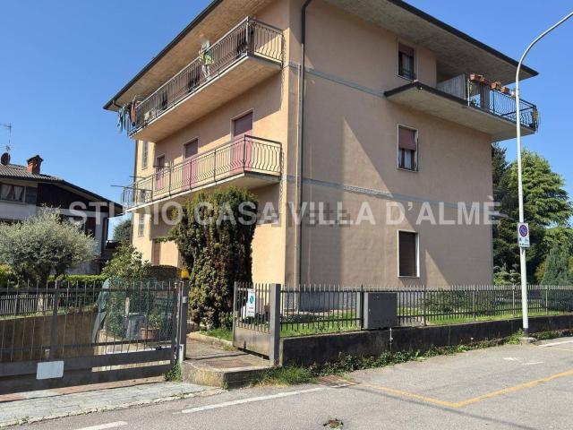 Appartamento in vendita di 390 m² in Via Madonna dei Campi