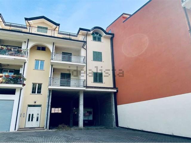 Appartamento in vendita di 390 m² in Corso Calabria, 210