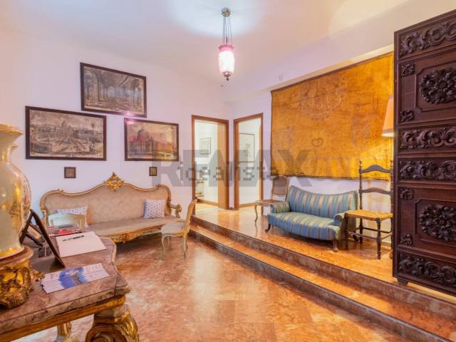 Appartamento in vendita di 392 m² in Via Maqueda, 110
