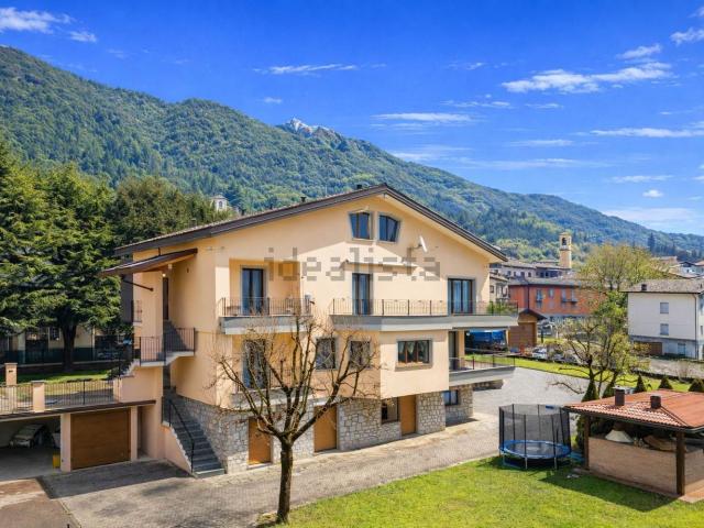 Appartamento in vendita di 392 m² in Via Provinciale, 143