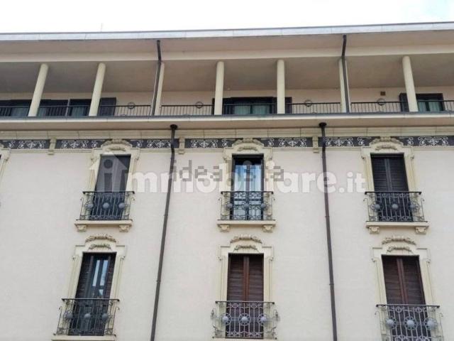 Appartamento in vendita di 395 m² in Via Achille Cadolini, 8