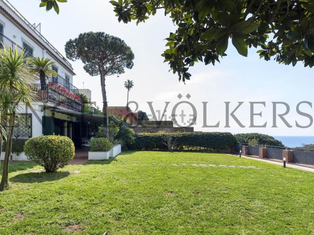 Appartamento in vendita di 397 m² in Via Posillipo