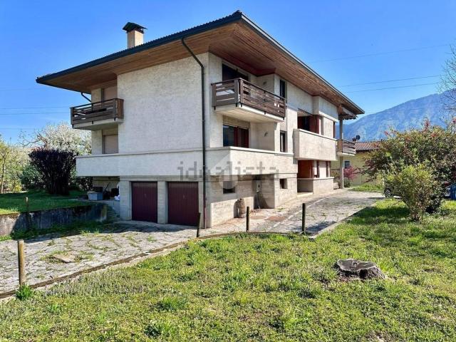 Appartamento in vendita di 397 m² in Viale Pedavena, 26
