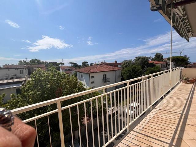 Appartamento in vendita, Massa marina di
