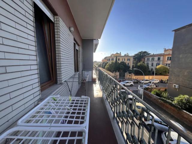 Appartamento in Via delle Dolomiti, Roma RM