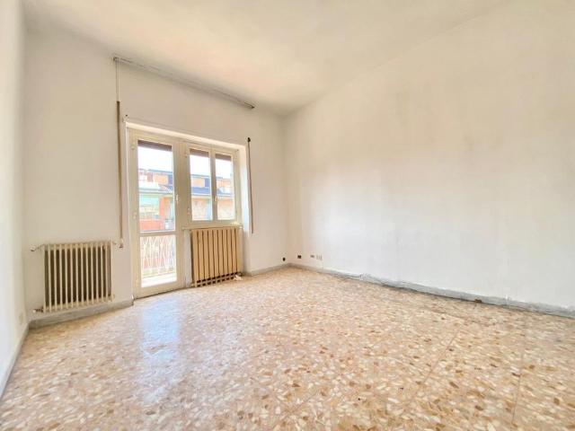Appartamento in Via Fuscaldo, Roma RM
