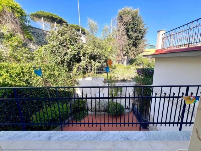 Appartamento in via tripergola, Pozzuoli, NA