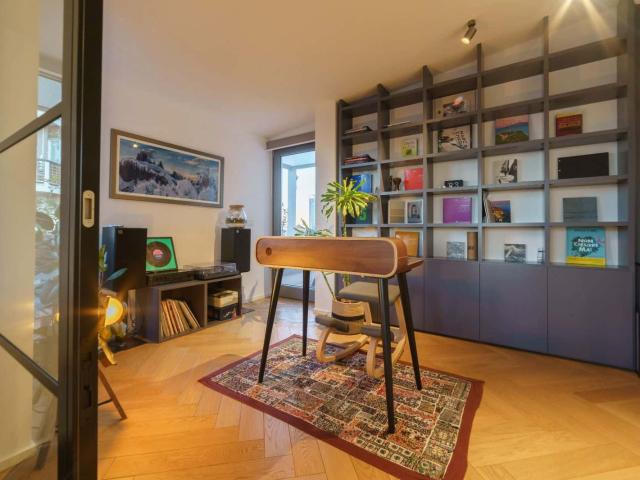 Appartamento in Viale Francesco Restelli, Milano con 2 camere
