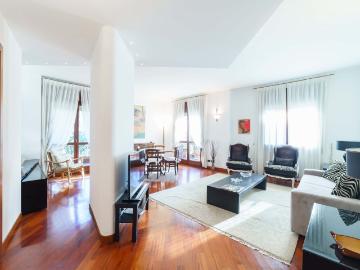Appartamento in Viale San Gimignano, Milano di 100 m² con 2 camere