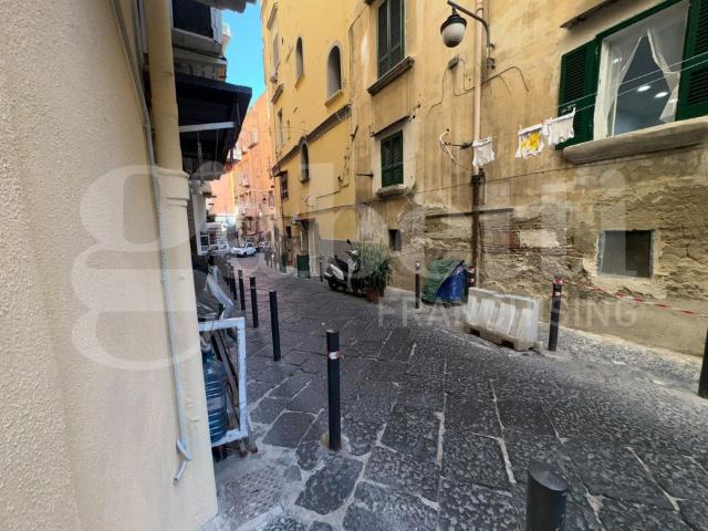 Appartamento in vico mortelle, Napoli NA