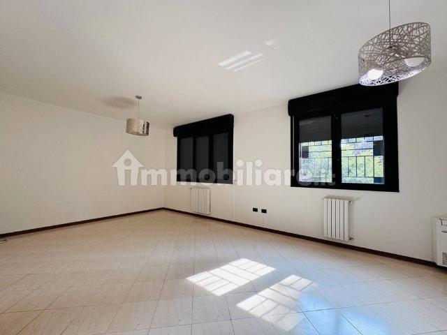 Appartamento in villa, buono stato, 187 m², Sant'Agnese Università, Modena