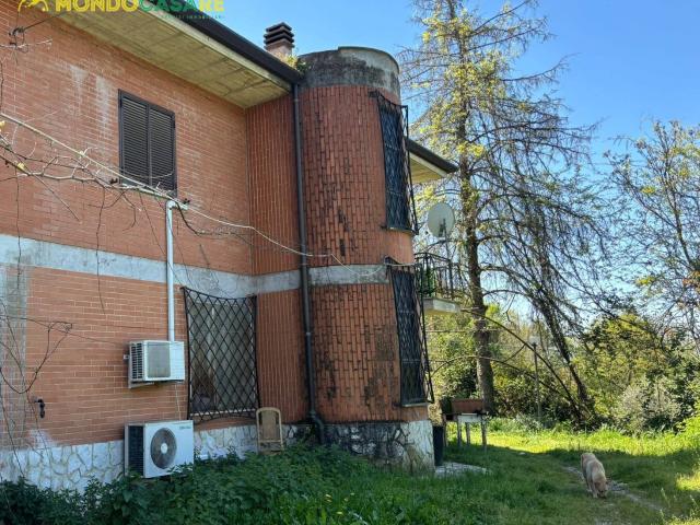 Appartamento in Villa in vendita a Fara in Sabina