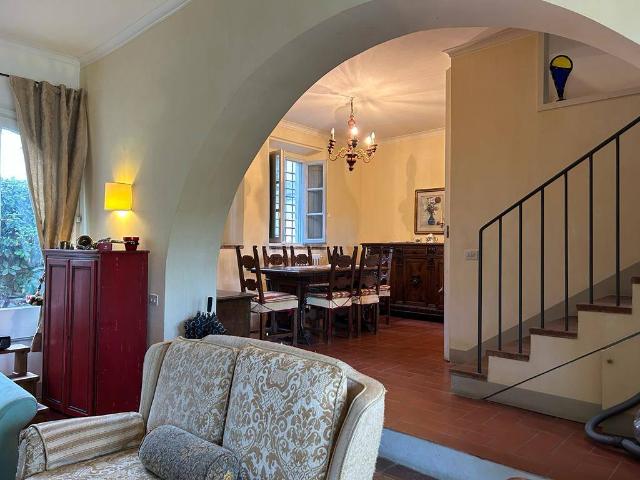 Appartamento in villa storica con giardino
