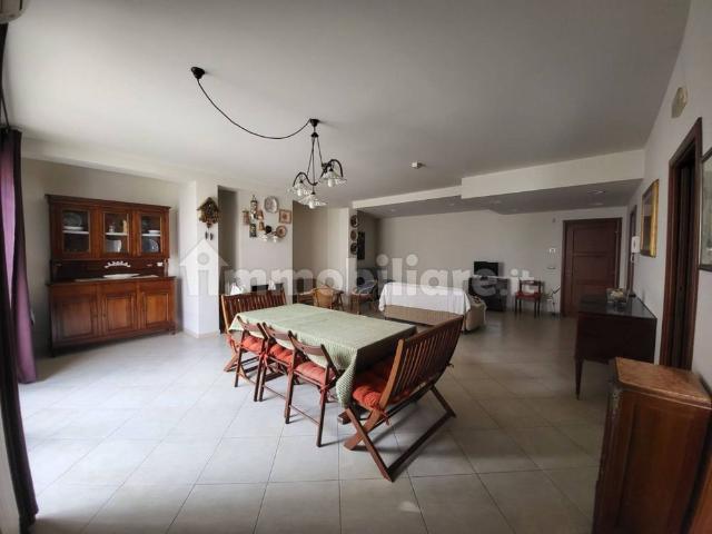 Appartamento in villa via Martiri di Palermo 59, Trani