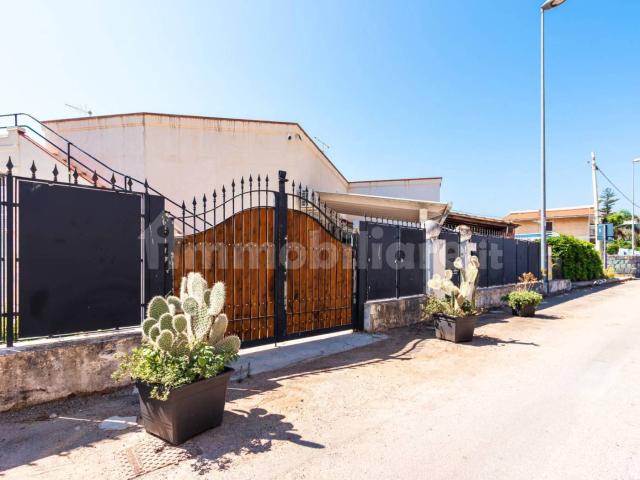 Appartamento in villa via Mongibello 10, Mondello Valdesi, Palermo