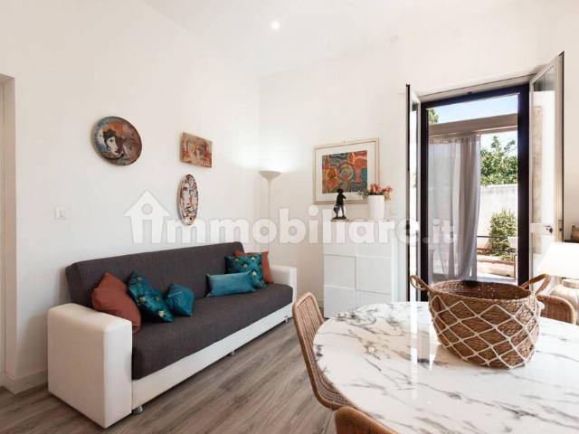 Appartamento in villa via Mongibello 10, Mondello Valdesi, Palermo