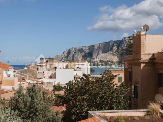 Appartamento in villa via Mongibello 10, Mondello Valdesi, Palermo
