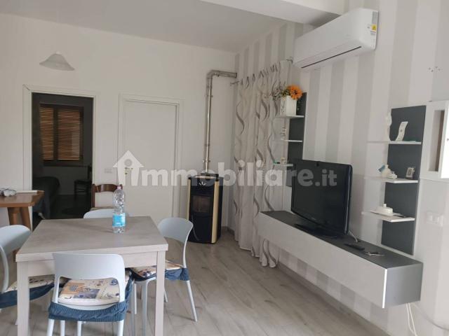 Appartamento in villa via Albert Einstein 42, Cirò Marina
