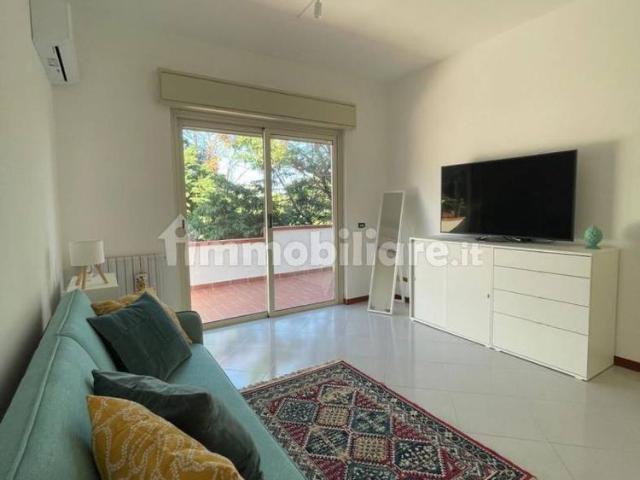 Appartamento in villa via Apollo 18/a, Mondello Valdesi, Palermo