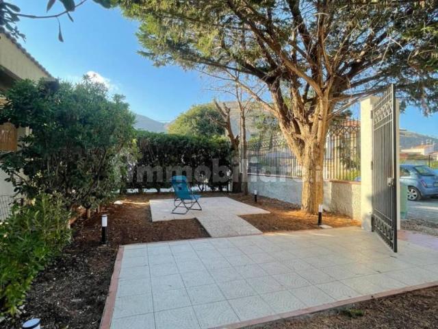 Appartamento in villa via Apollo 18/a, Mondello Valdesi, Palermo