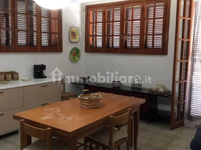 Appartamento in villa via Betulle 5, Leporano Marina, Leporano