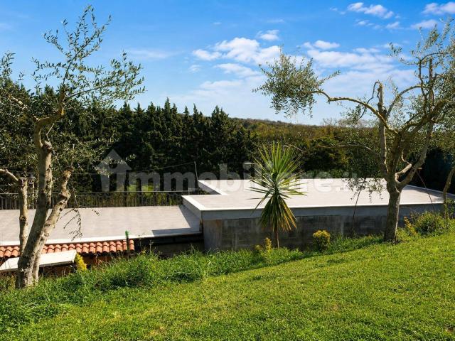 Appartamento in villa via Comunale di Martignano 28, Anguillara Sabazia
