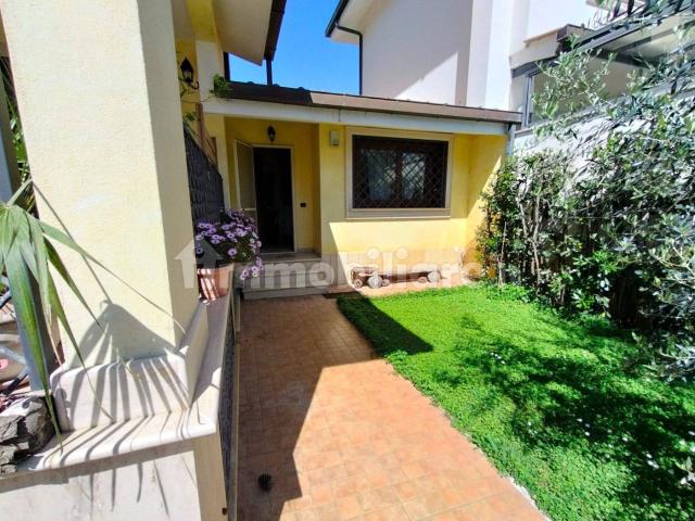 Appartamento in villa via Giulianova 44, Fregene, Fiumicino
