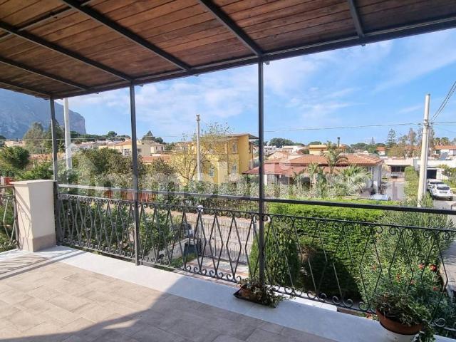 Appartamento in villa via Luigi Settembrini 45, Torre Muzza, Carini
