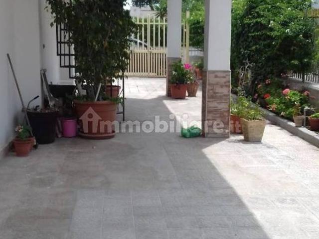 Appartamento in villa via Primule 12a, Leporano Marina, Leporano