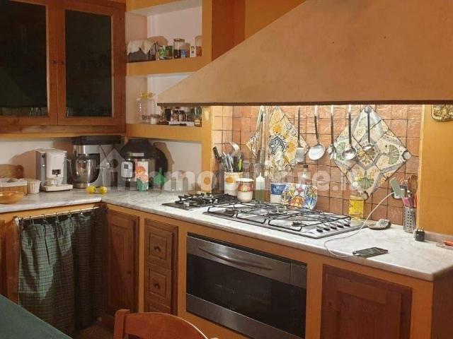 Appartamento in villa via Teocrito 28, Trecastagni