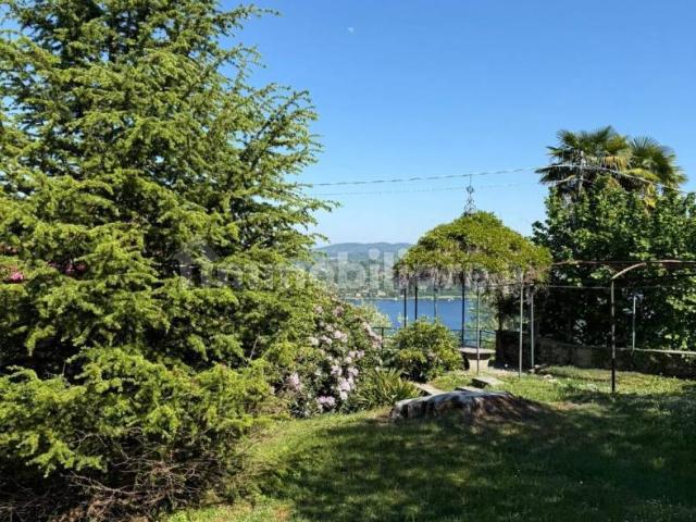 Appartamento in villa via Verbano, Arona