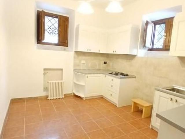 Appartamento in Villino d’Epoca – 100 mq Ristrutturati. Soggiorno,due camere da letto doppie, cucina abitabile, grande bagno. Rif#2422