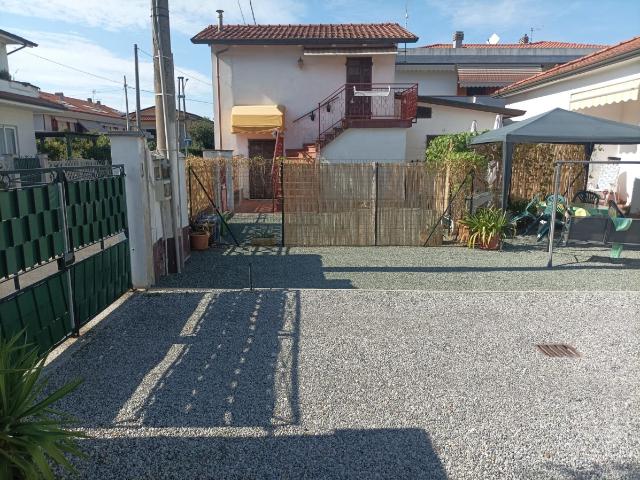 Appartamento indipendente in affitto a Massa Marina Di Massa